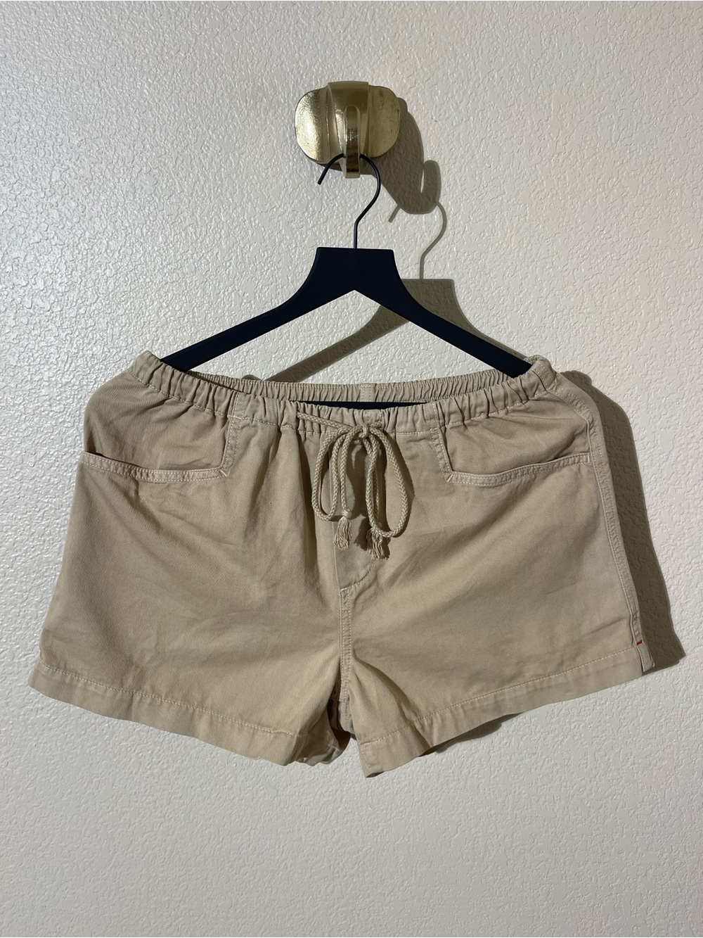 XiRENA Women's Beige Drawstring Athletic Shorts